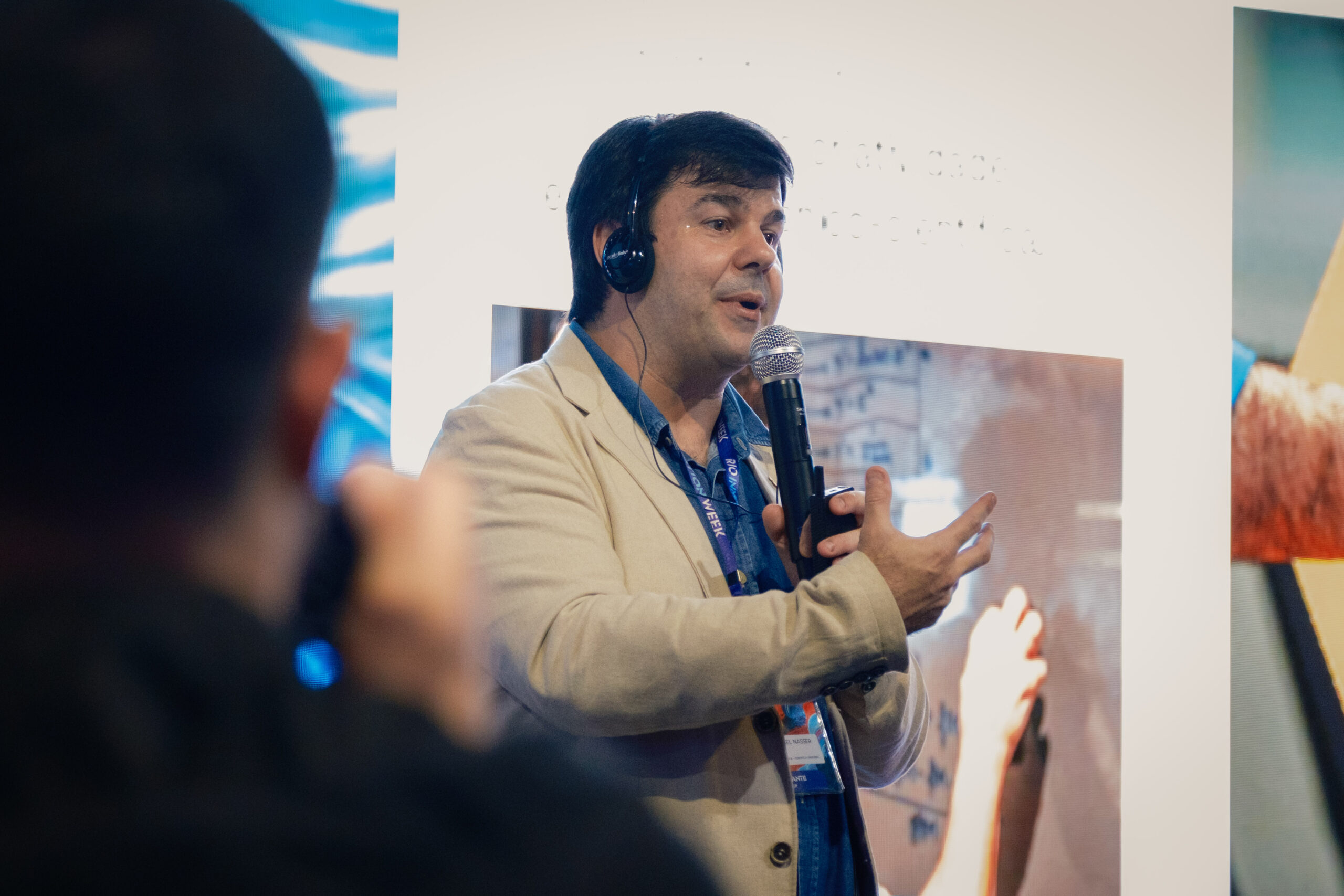 Apresentação sobre conexão entre academia e mercado na Rio Innovation Week